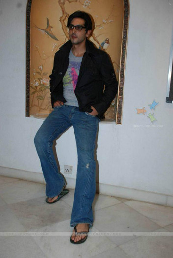 599539_308388679250001_1310120792_n