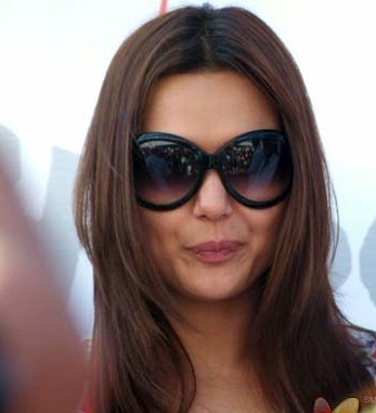 Ai si tu 2 maini, 2 picioare:-?.