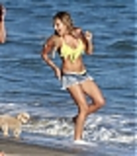 thumb_008 - Ashley Tisdale