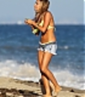 thumb_050 - Ashley Tisdale