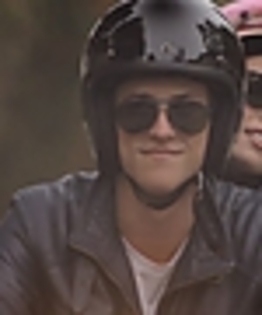 thumb_Shane_Harper_-_Rocketship_28Official_Music_Video29_mp40087