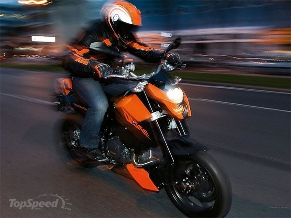 2012-ktm-690-duke-9_600x0w - Motociclete motoare si atv