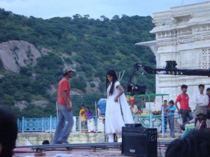 391315_175245252609521_368357968_n - Hina Khan