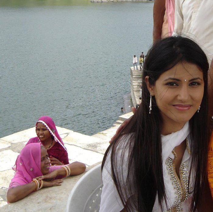 529555_175245302609516_1273672932_n - Hina Khan