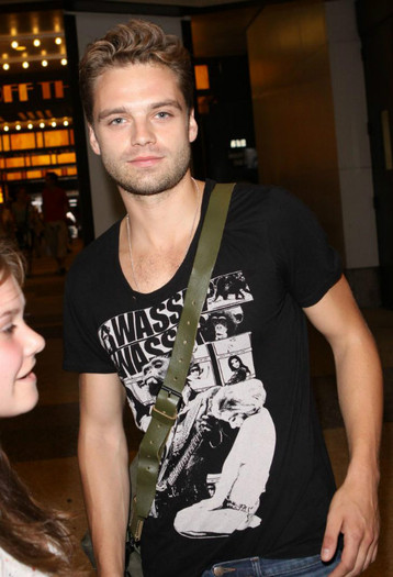 tumblr_m4rwvnOAMu1qhtznfo6_1280 - Sebastian Stan