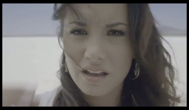 [statea si se uita la el]