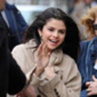 selena-gomez-317065l-thumbnail_gallery - Selena Gomez