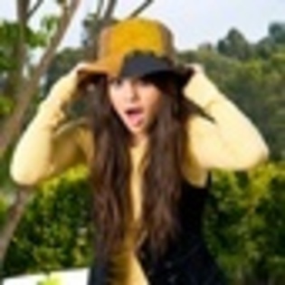 selena-gomez-349562l-thumbnail_gallery - Selena Gomez