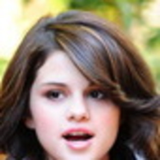 selena-gomez-897015l-thumbnail_gallery