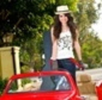 selena-gomez-916290l-thumbnail_gallery - Selena Gomez