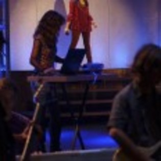 Demi_Lovato_1244900657_2