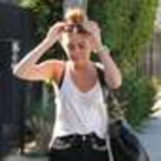 miley-cyrus-816457l-thumbnail_gallery - Miley Cyrus