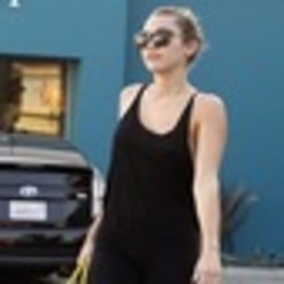 miley-cyrus-865612l-thumbnail_gallery