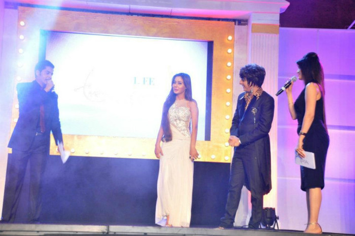 523946_251495288287236_109962240_n