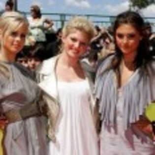 Phoebe_Tonkin_1265547765_3