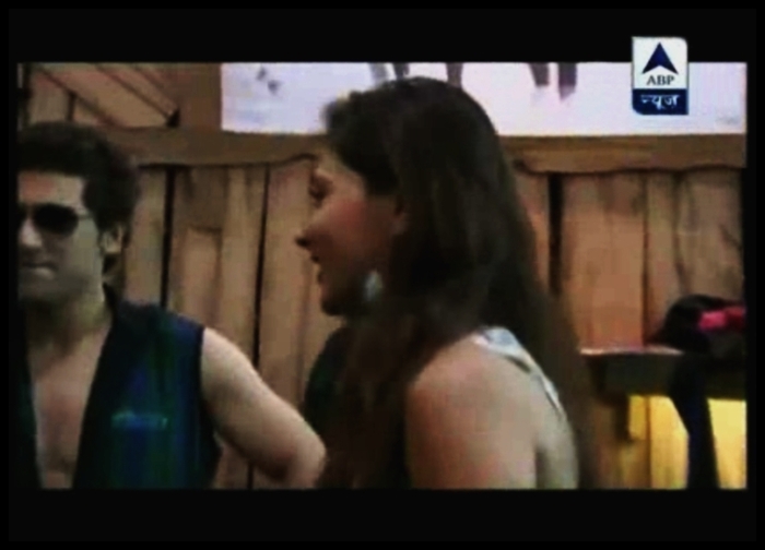 00_00_47 - sara khan14