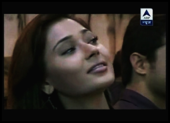 00_01_57 - sara khan14
