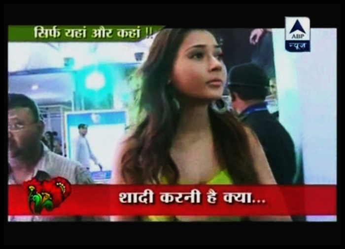 00_02_09 - sara khan14