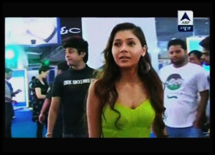00_02_12 - sara khan14