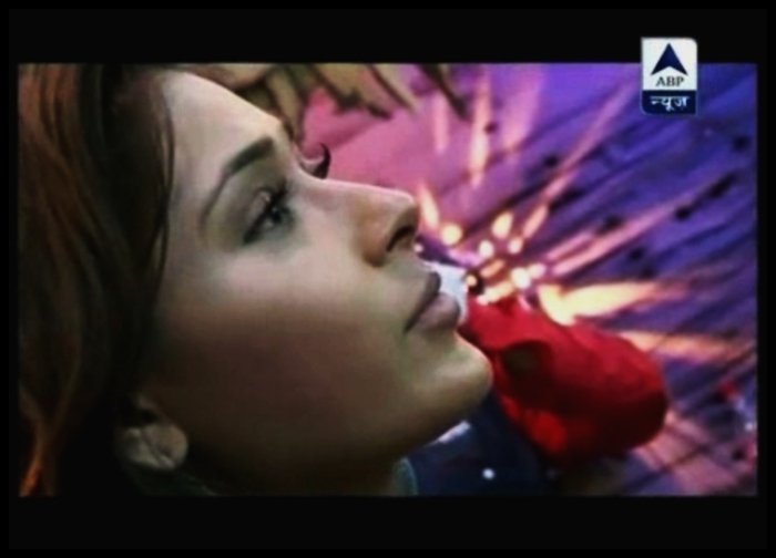 00_02_47 - sara khan14
