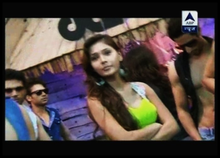 00_02_55 - sara khan14