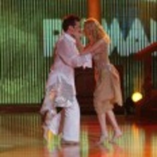 Laura_Cosoi_1273846295_2