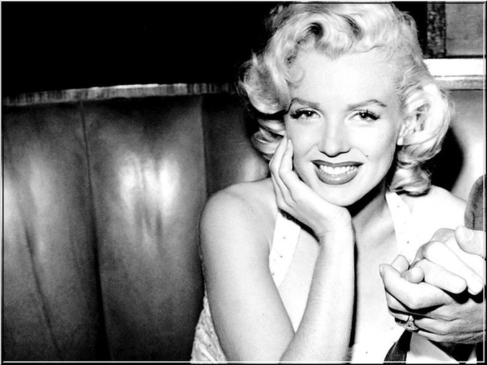 Marilyn-marilyn-monroe-8636500-800-600 - Marilyn Monroe