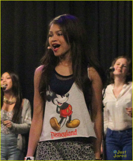 zendaya-coleman-zwaggers-04 - Zendaya Zwaggers Tour Rehearsal