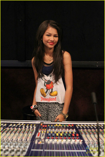 zendaya-coleman-zwaggers-06 - Zendaya Zwaggers Tour Rehearsal