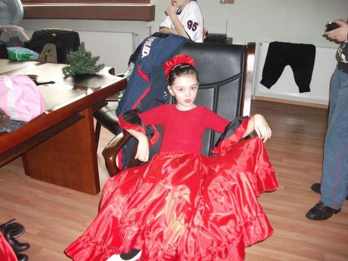 534820_200883230032172_44542976_n - Alina Puscas