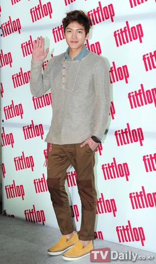 tumblr_m1cg7qIGPa1r4uyl4o1_r1_500