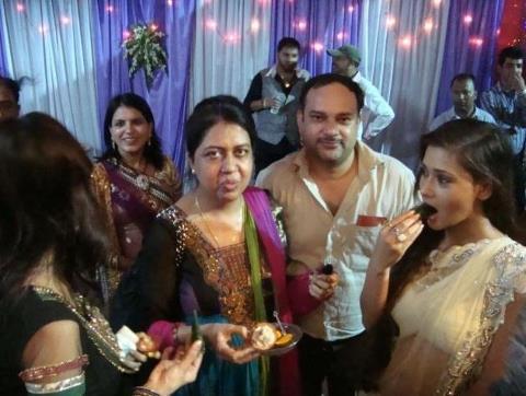 599696_251614331608665_1939195851_n - sara khan14
