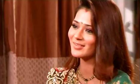 182113_396358570420559_1942227001_n - sara khan14