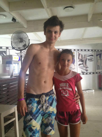 255330_342851359127229_2043782737_n