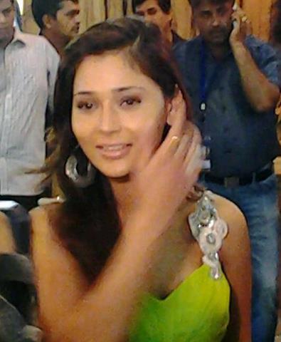 293729_440588079305564_1540354254_n - sara khan14