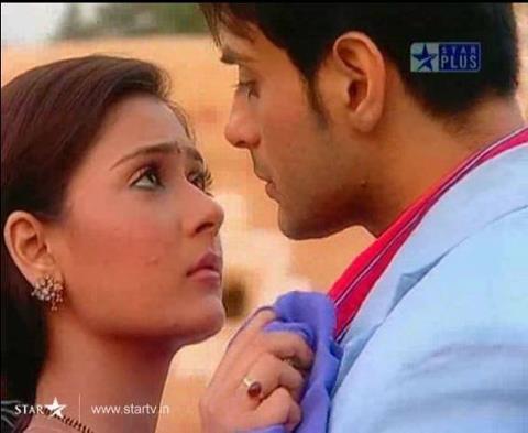 523955_398419970216286_1022958573_n - sara khan14