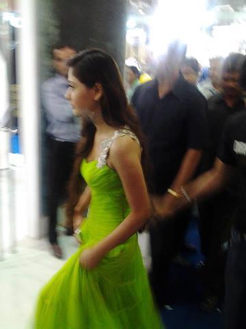 603519_440588265972212_219841973_n - sara khan14
