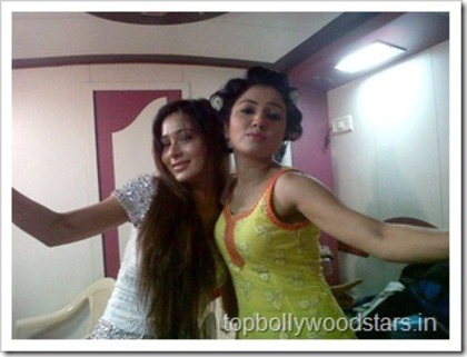 sarakhan18_thumb