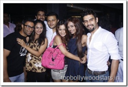sarakhan30_thumb