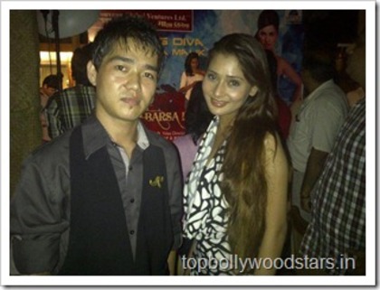 sarakhan8_thumb - B-x-sara khan poze mai rare-x-B