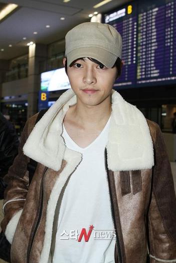 Bine......{nervos pleaca in banca]