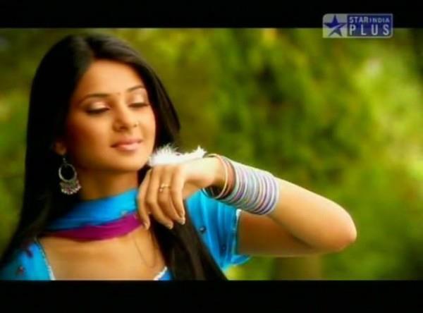 306806_381139998619948_395211010_n - jennifer winget11