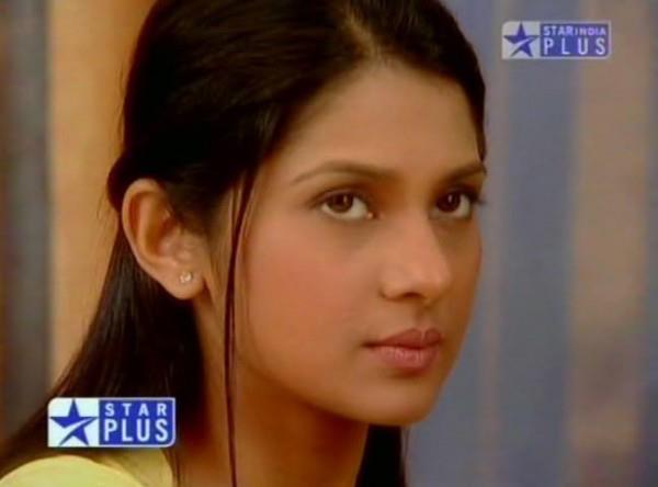 524031_381139375286677_1236579277_n - jennifer winget11