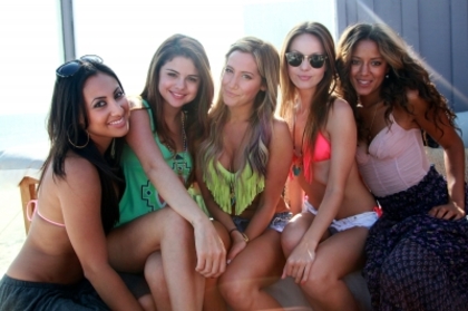normal_004 - xX_Inside Ashley Tisdale s Beach Birthday Party in Malibu