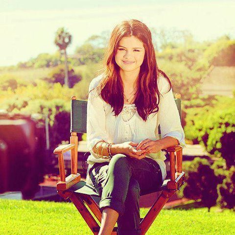 389029_317709724985471_1745770769_n_large - selena gomez poze cool