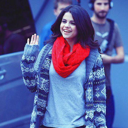 575355_380079562045214_1915987730_n_large - selena gomez poze cool