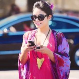 418489_357781050921509_1586079411_a - vanessa hudgens poze cool