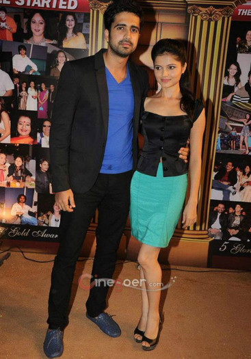 295446_397367993652950_2140575421_n - Rubina Dilaik
