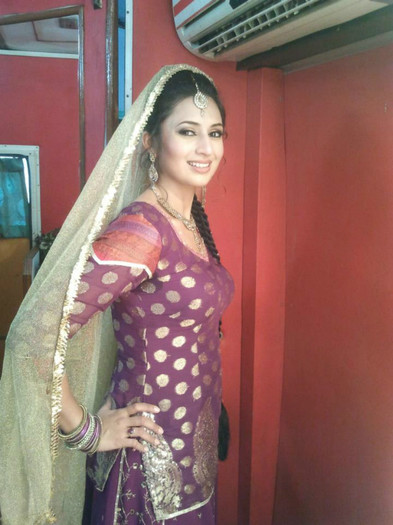 576400_223209357789275_848711481_n - Divyanka Tripathi 2012 2013