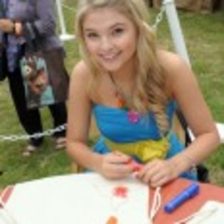 Stefanie_Scott_1337111437_2 - Stefanie Scott